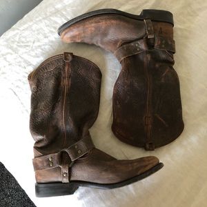 FRYE BOOTS FULL GRAIN DISTRESSED WYATT HARNESS